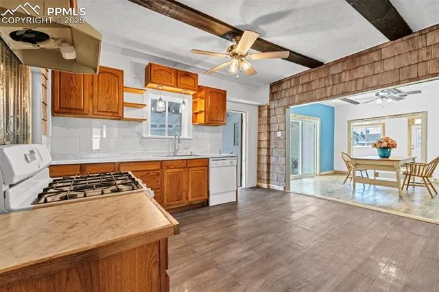 Canon City, Colorado 81212, United States, 3 Bedrooms Bedrooms, ,2 BathroomsBathrooms,Residential,Active,112219