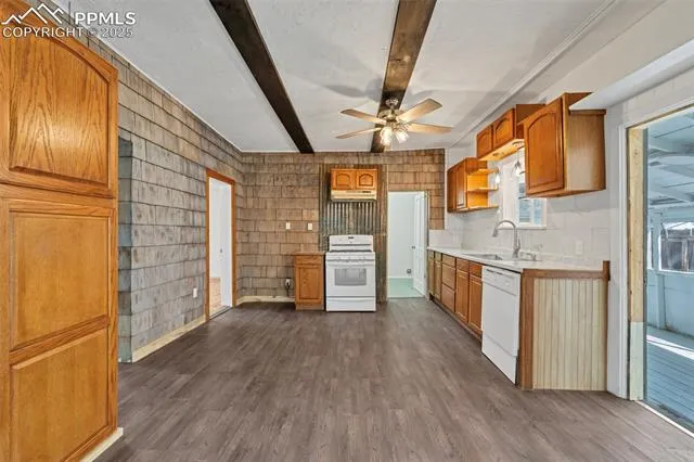 Canon City, Colorado 81212, United States, 3 Bedrooms Bedrooms, ,2 BathroomsBathrooms,Residential,Active,112219