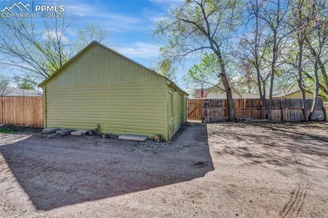 Canon City, Colorado 81212, United States, 3 Bedrooms Bedrooms, ,2 BathroomsBathrooms,Residential,Active,112219