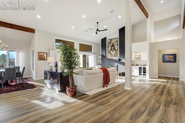 1532 Smoochers Circle