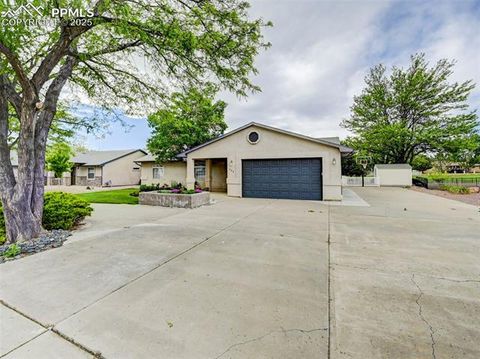 Photo of 433 W Fairway Drive, Pueblo, CO 81007 (MLS # 1540452) Photo of 433 W Fairway Drive, Pueblo, CO 81007 (MLS # 1540452)