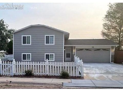Photo of 1434 Southmoor Drive, Fountain, CO 80817 (MLS # R13933106)