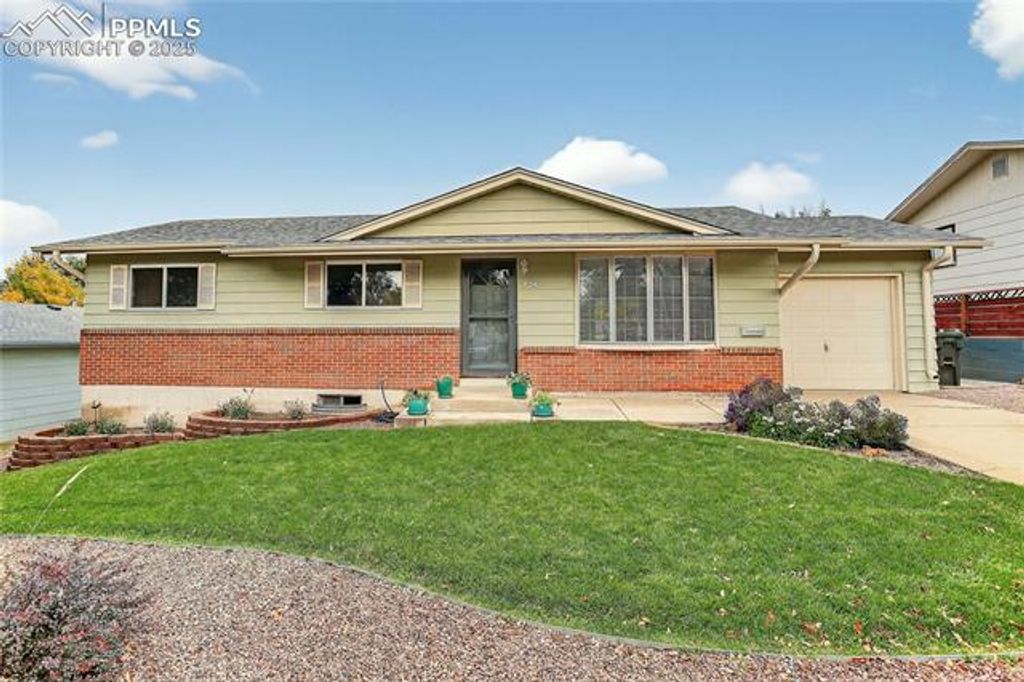 Photo for 428 Redwood Drive, Colorado Springs, CO 80907 (MLS # 5138892)