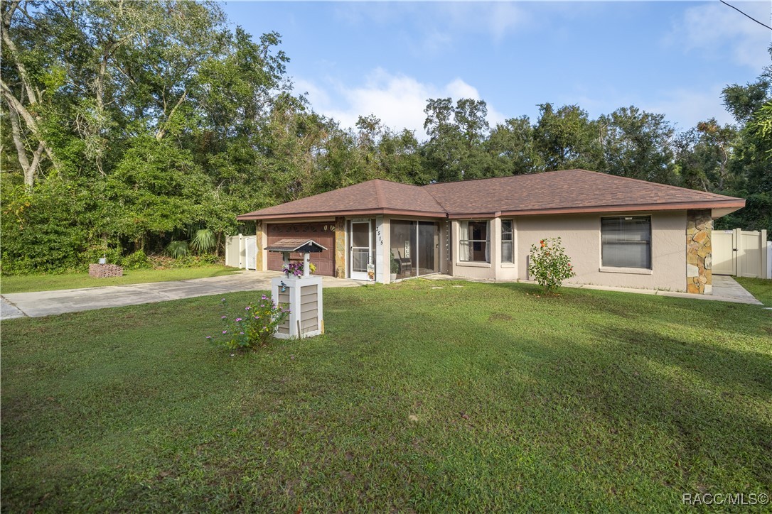 3515 E Glenn Street, Inverness, Florida image 2