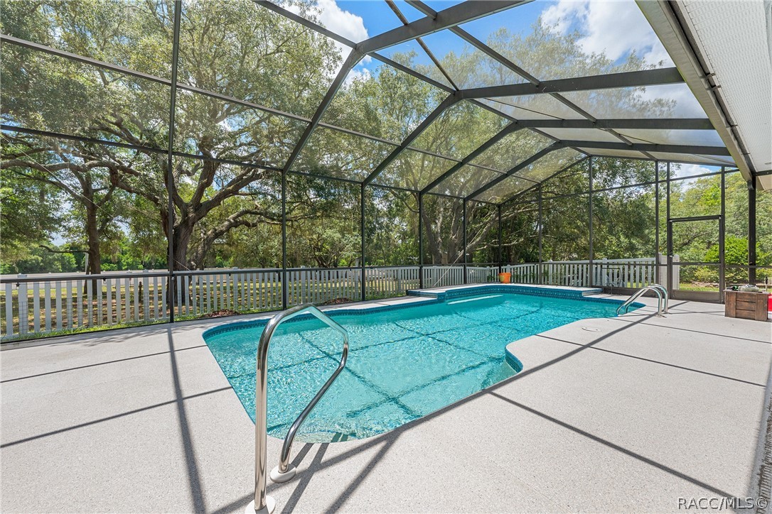 4611 N Rushmore Loop