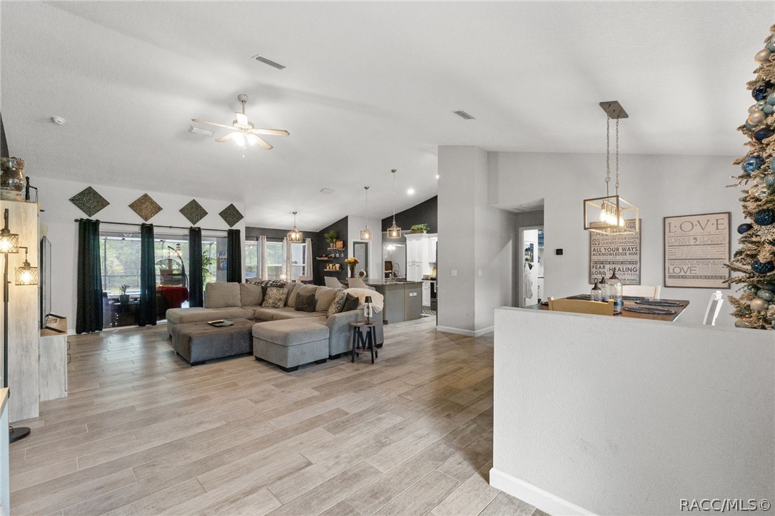 4631 N Rushmore Loop