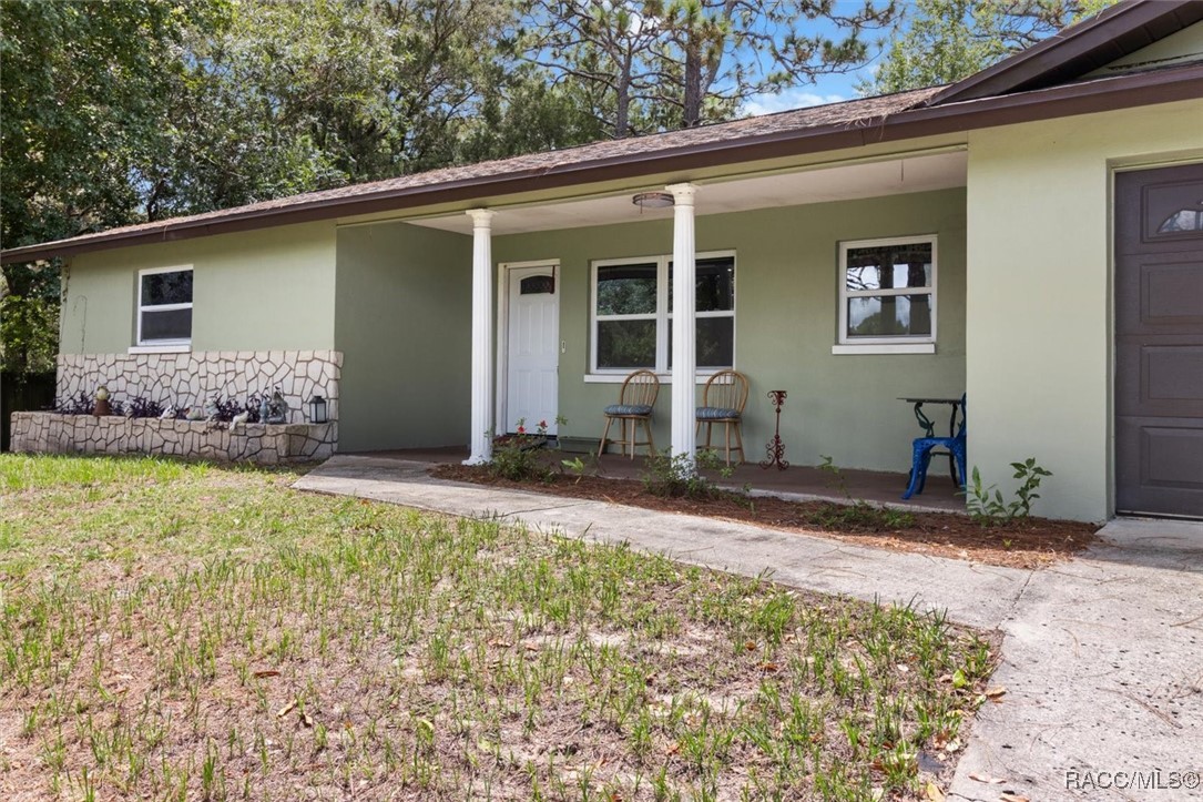 4352 W Woodlawn Street