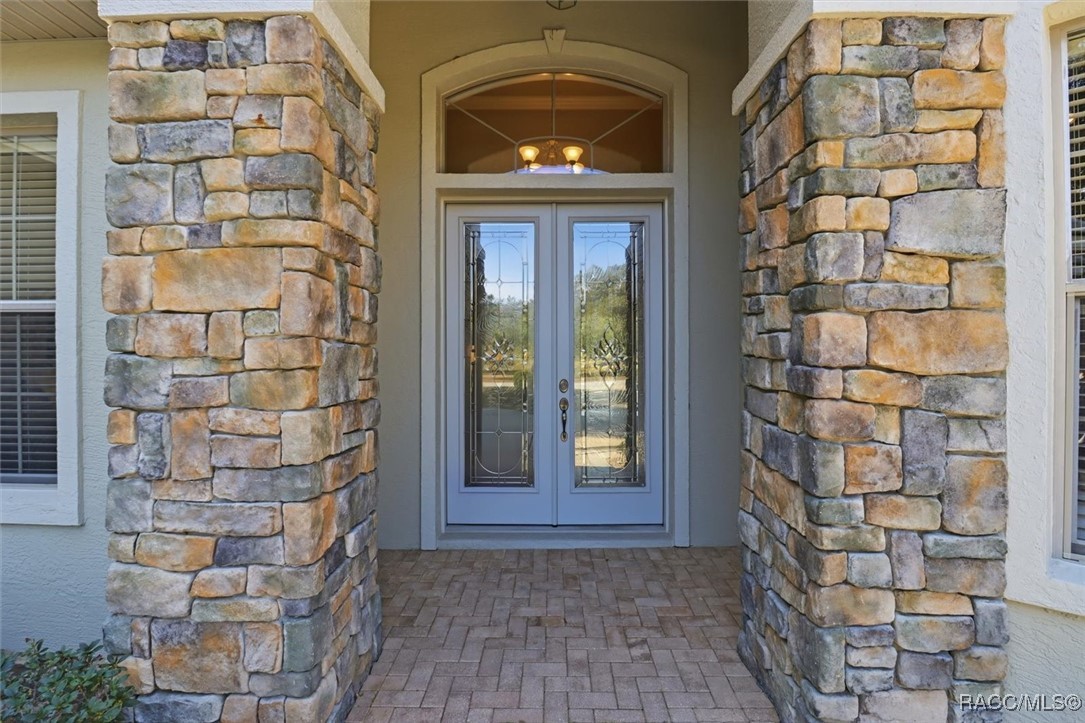 3073 W Shadow Creek Loop