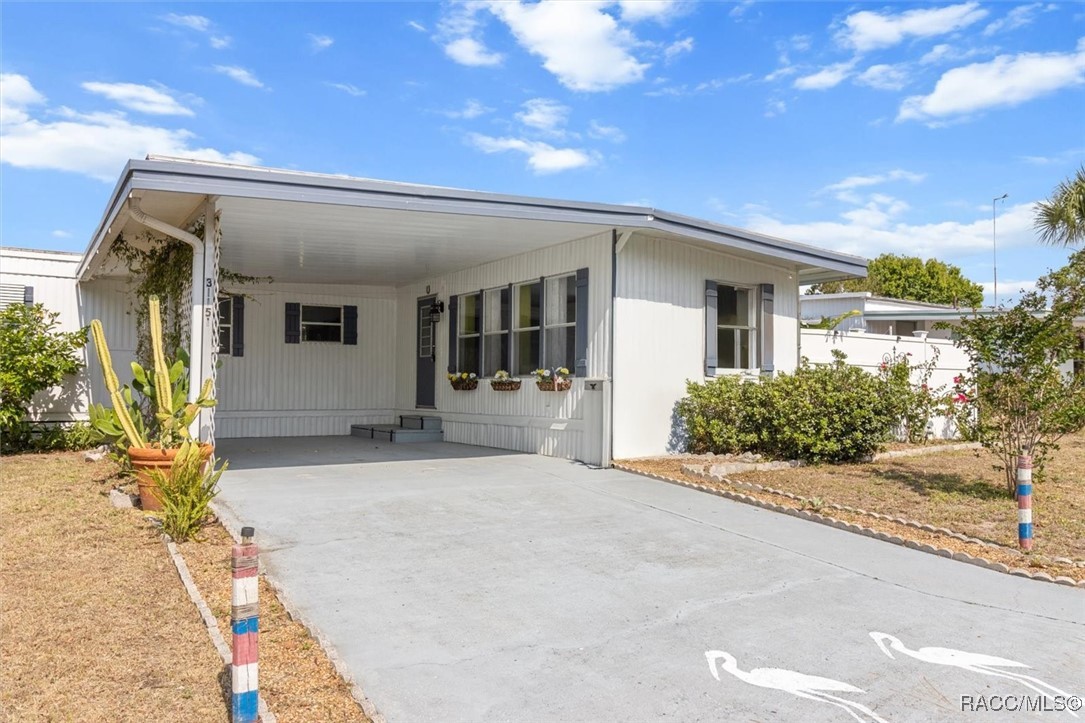 31151 Valencia Avenue, Tavares, Florida image 1