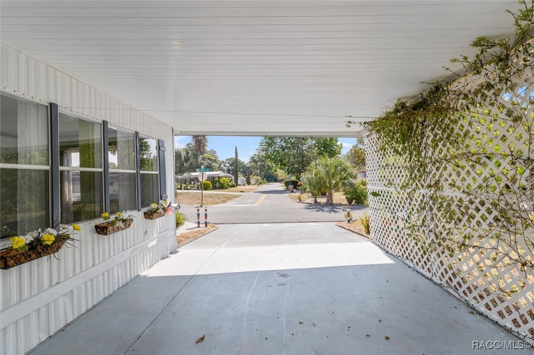 31151 Valencia Avenue, Tavares, Florida image 13