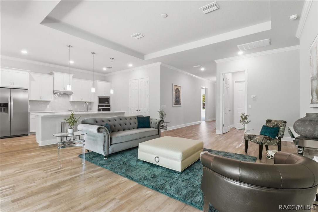 1485 E St. James Loop