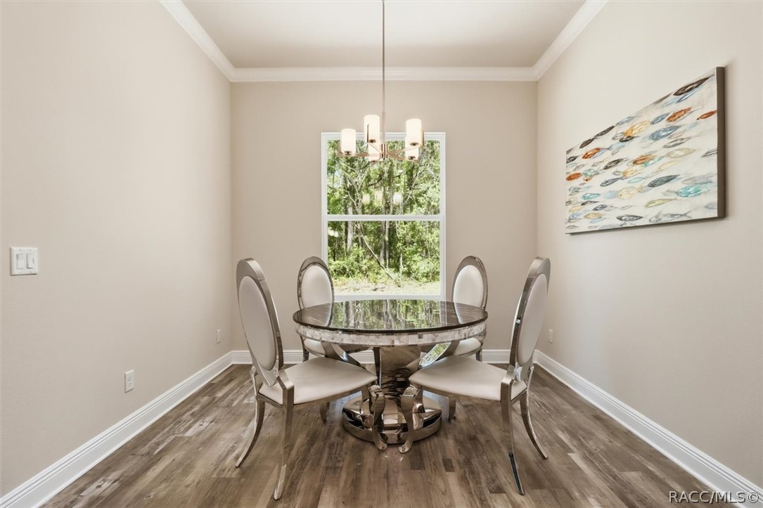 1485 E St. James Loop