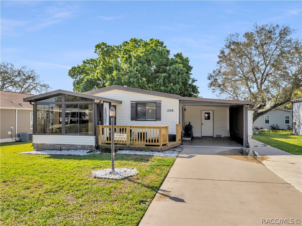 1539 W Schwartz Boulevard, Lady Lake, Florida image 1