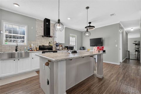 Mobile Home For Sale - 223 Skyline Drive<br/> Lady Lake, FL 32159