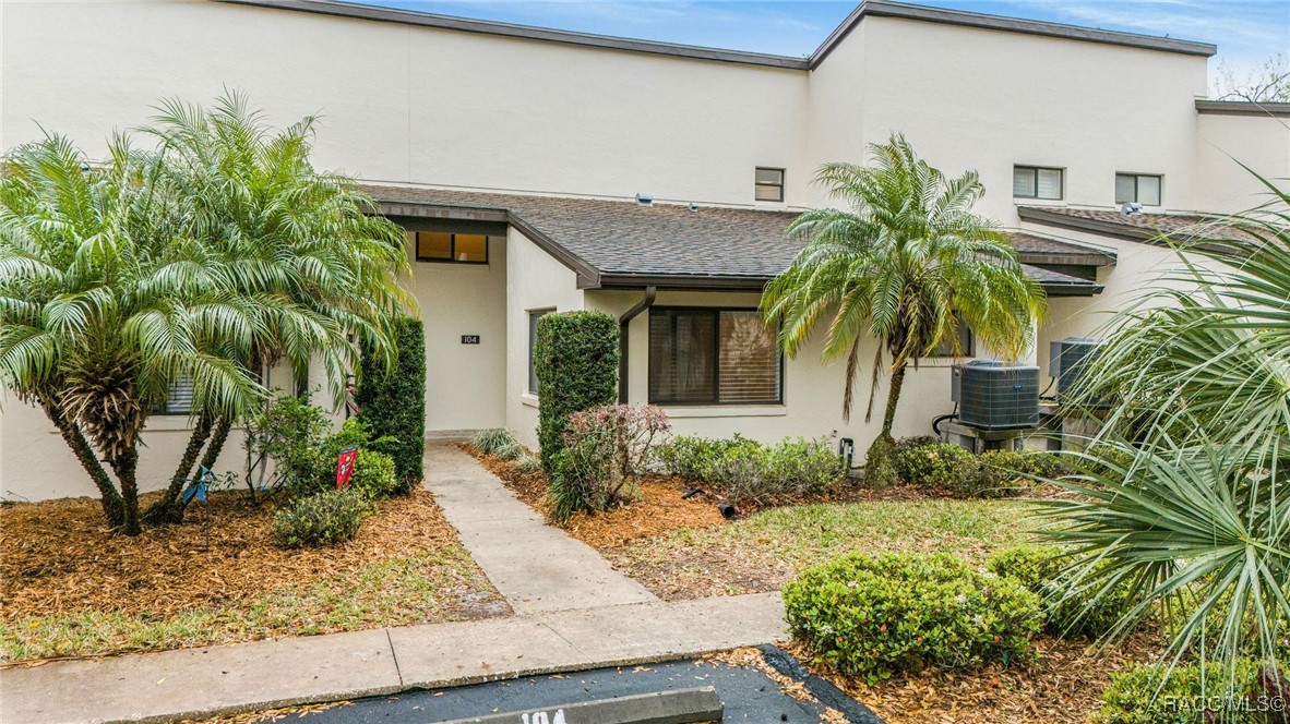 1637 SE Paradise Circle, Crystal River, Florida image 1