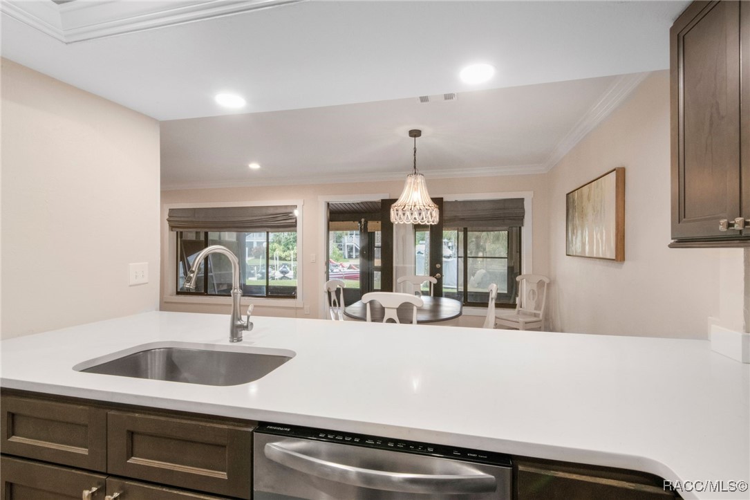 1637 SE Paradise Circle, Crystal River, Florida image 9