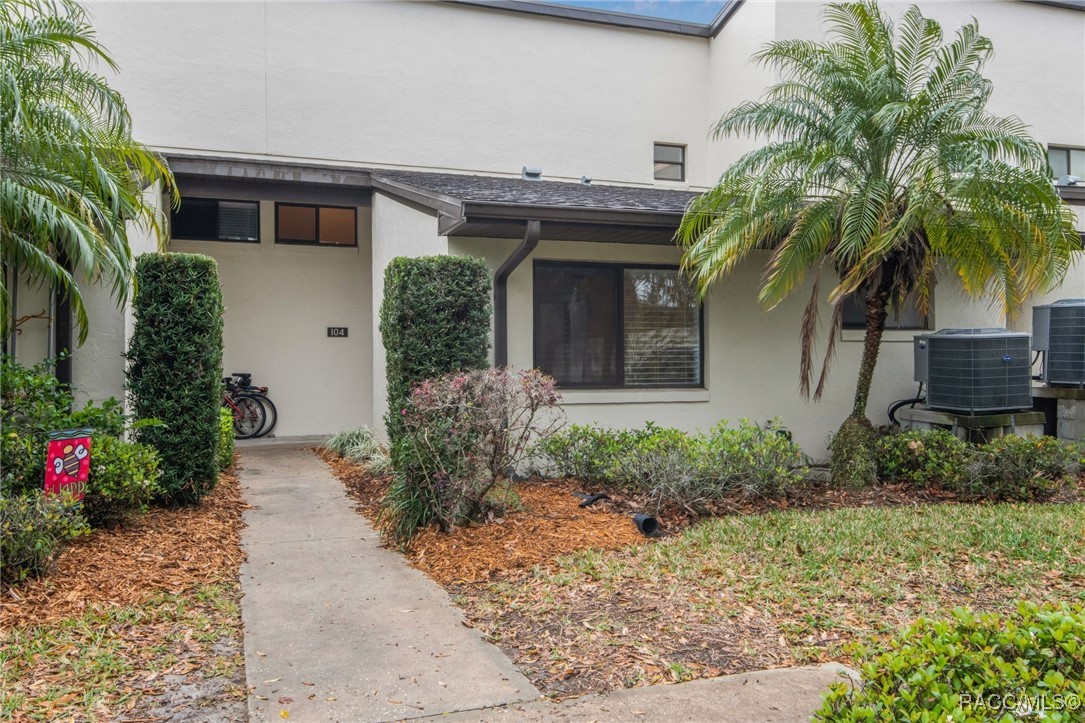 1637 SE Paradise Circle, Crystal River, Florida image 2