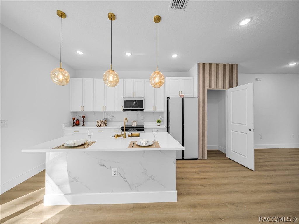 6664 N Bedstrow Boulevard