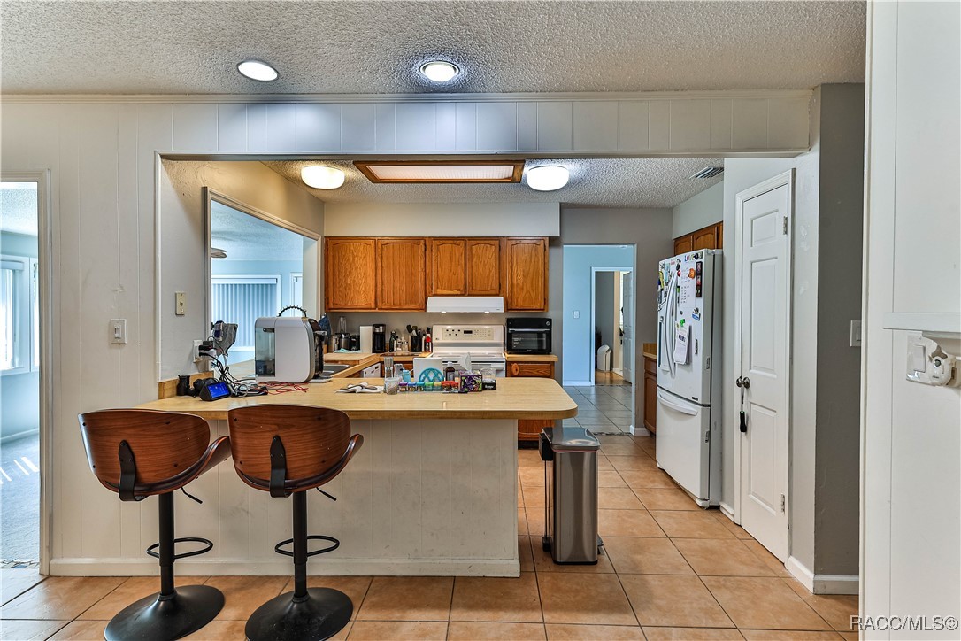 819 N Country Club Drive, Crystal River, Florida image 9