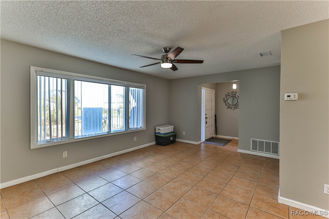 819 N Country Club Drive, Crystal River, Florida image 17