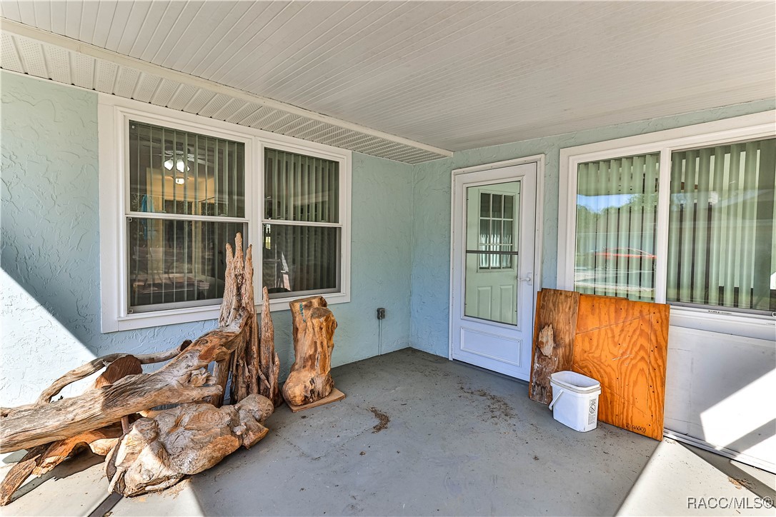 819 N Country Club Drive, Crystal River, Florida image 34