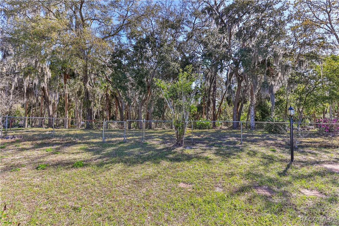 819 N Country Club Drive, Crystal River, Florida image 8