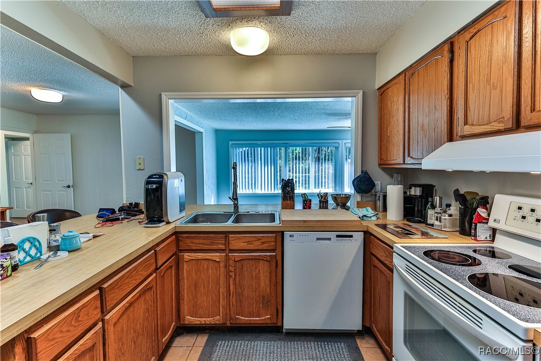 819 N Country Club Drive, Crystal River, Florida image 12