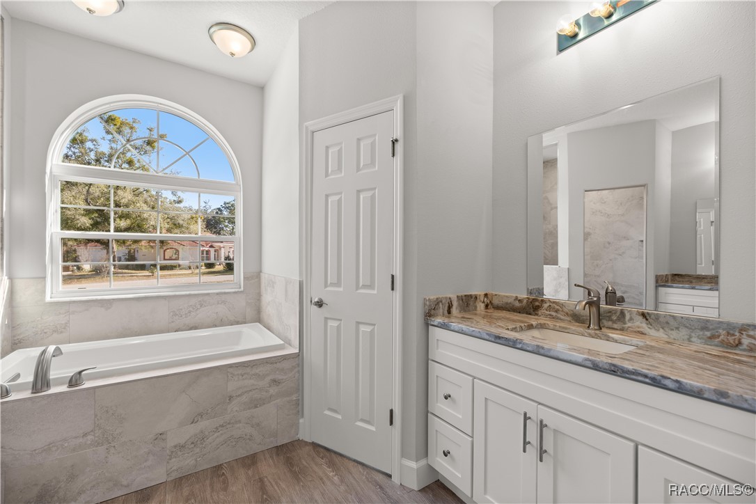 4334 N Grasstree Drive, Beverly Hills, New York image 31