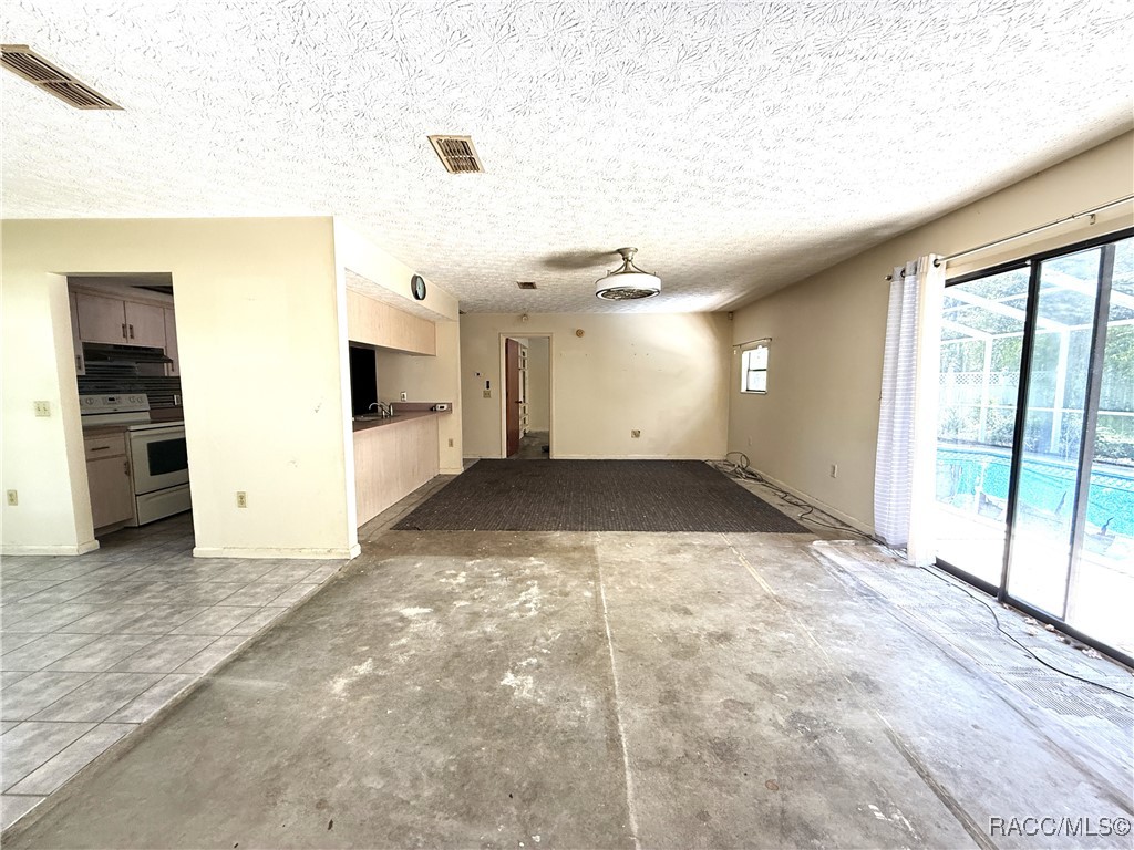 4160 S Oakhurst Drive, Homosassa, New York image 6