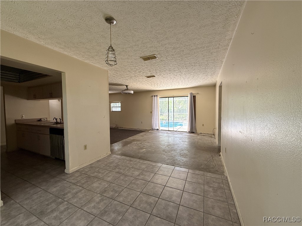 4160 S Oakhurst Drive, Homosassa, New York image 7