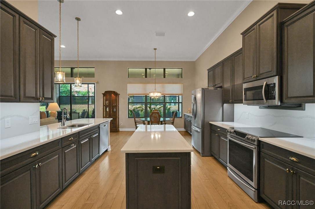 1638 N Eagle Ridge Path