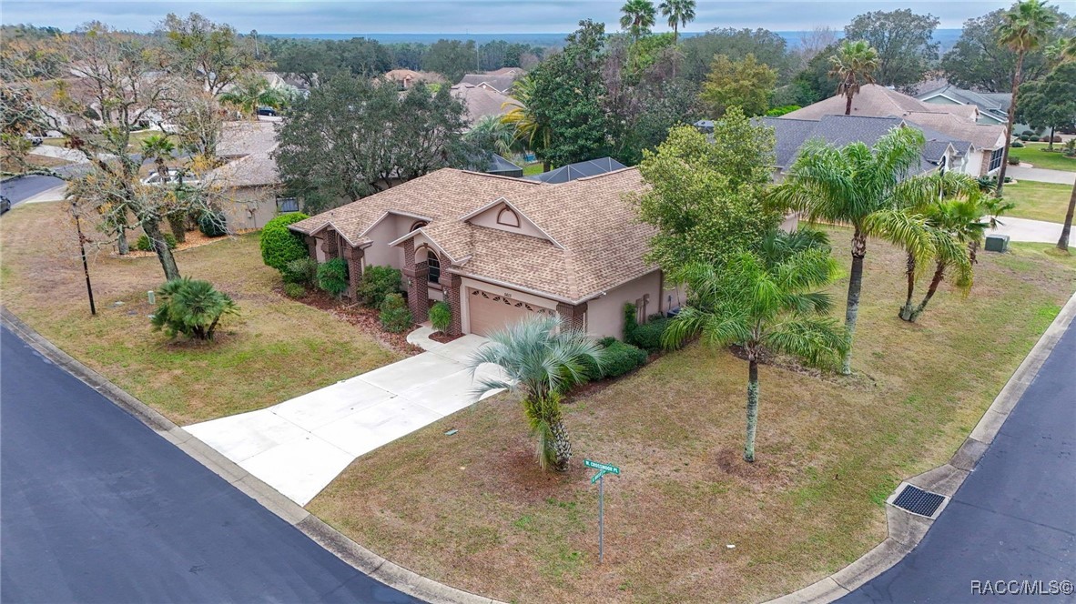 5613 W Crossmoor Place, Lecanto, Florida image 2