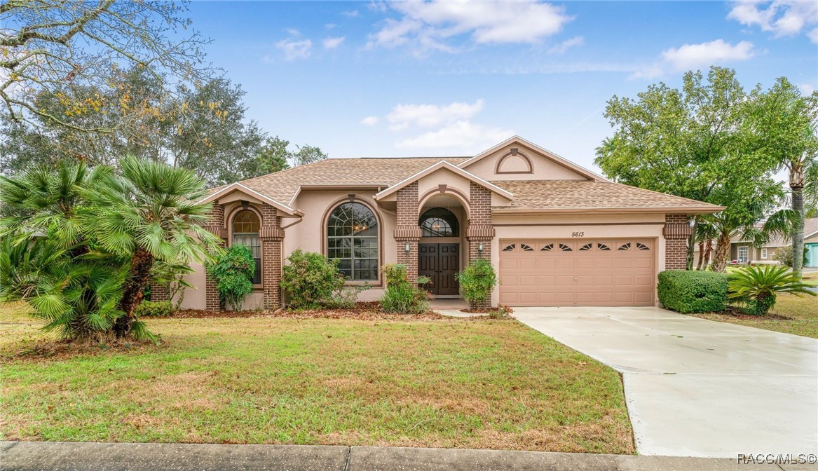 5613 W Crossmoor Place, Lecanto, Florida image 1
