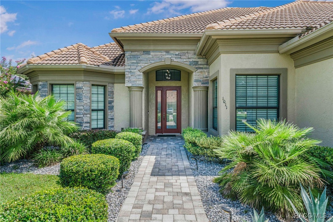 1011 N Hunt Club Drive