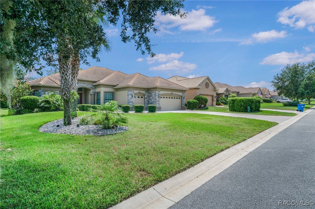 1011 N Hunt Club Drive