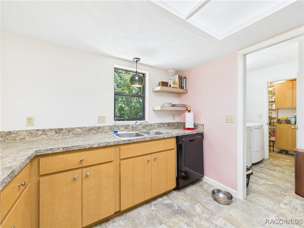 896 N Hollywood Circle, Crystal River, Florida image 12