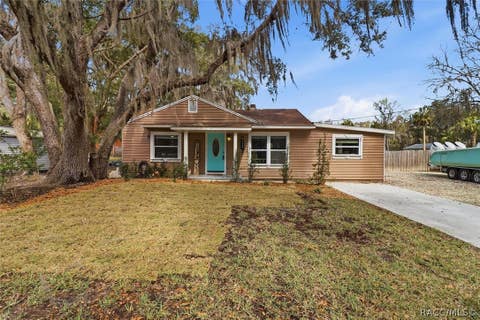 Homes For Sale - 329 NE 10th Street<br/> Crystal River, FL 34428