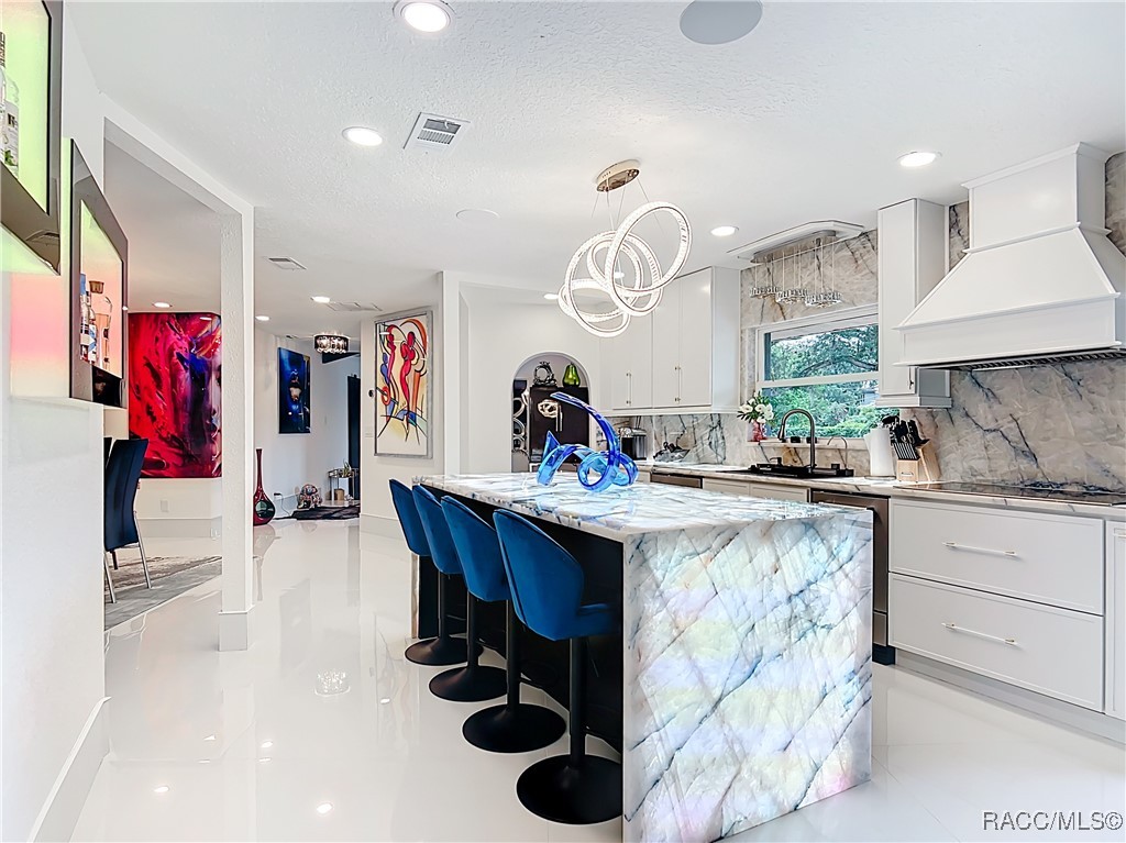 823 SW Kings Bay Drive