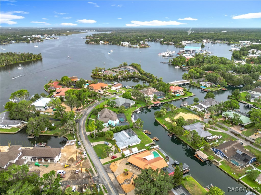 823 SW Kings Bay Drive