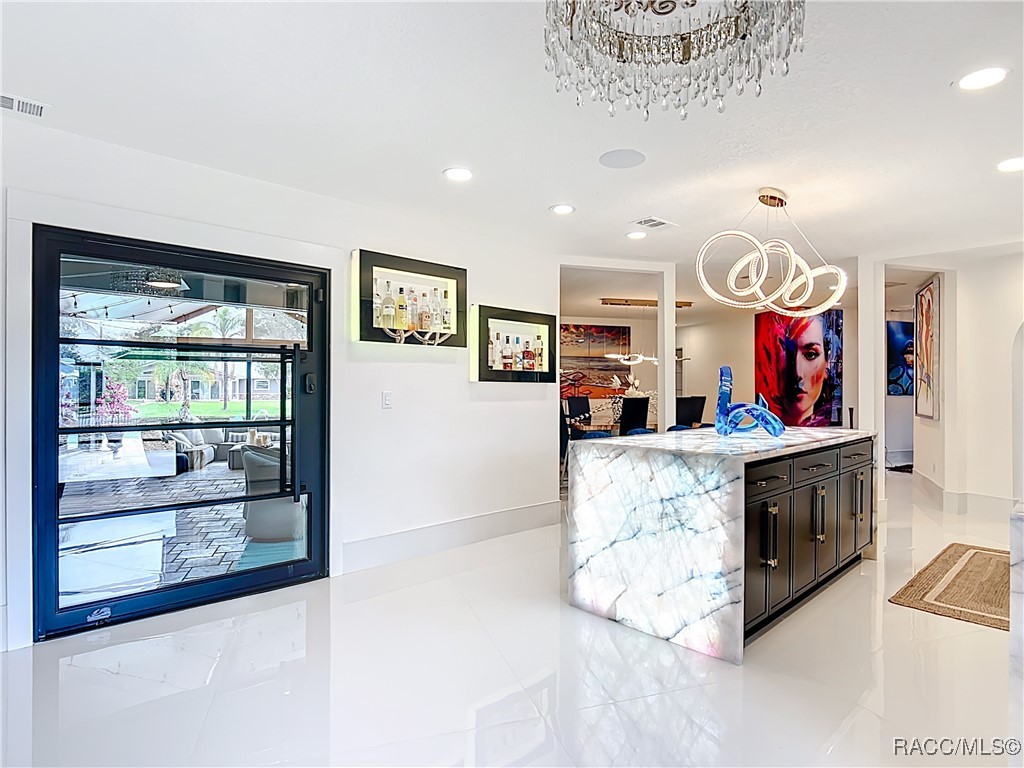 823 SW Kings Bay Drive