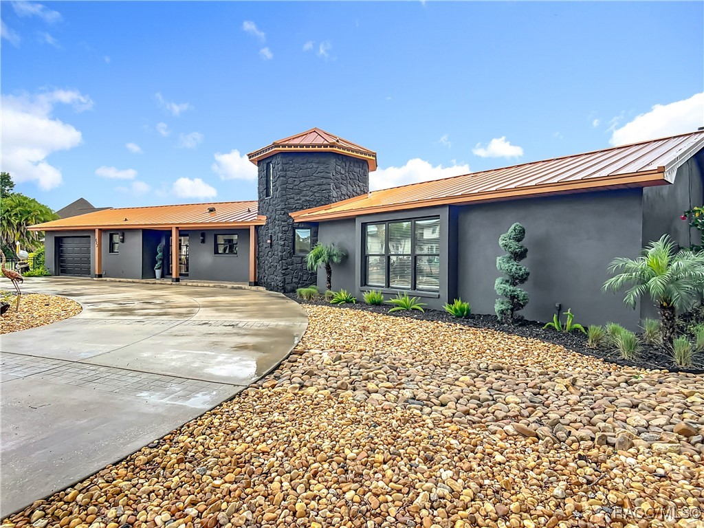 823 SW Kings Bay Drive