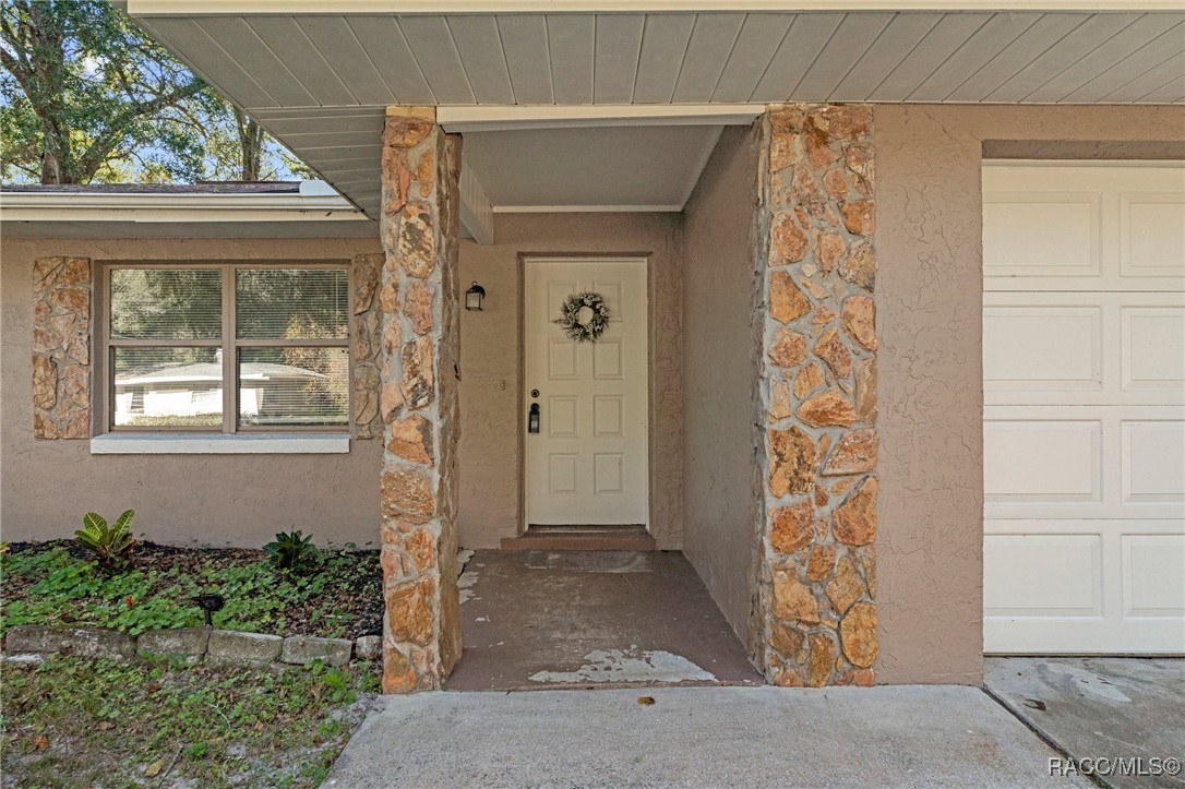 5992 E Devon Lane, Inverness, Florida image 2