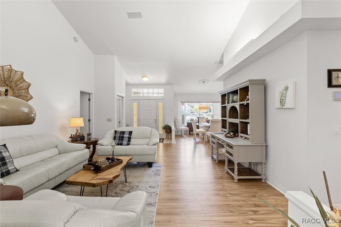 6150 N Whispering Oak Loop, Beverly Hills, New York image 9