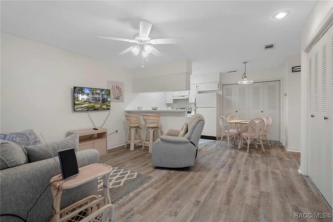 951 SE Mayo Drive, Crystal River, New York image 5