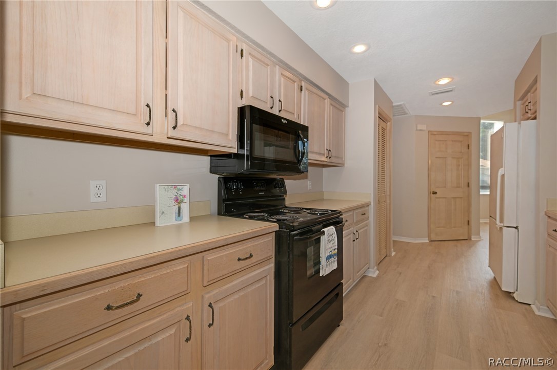 489 E Falconry Court