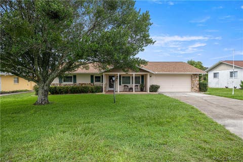 Homes For Sale - 653 W Buttonbush Drive<br/> Beverly Hills, FL 34465