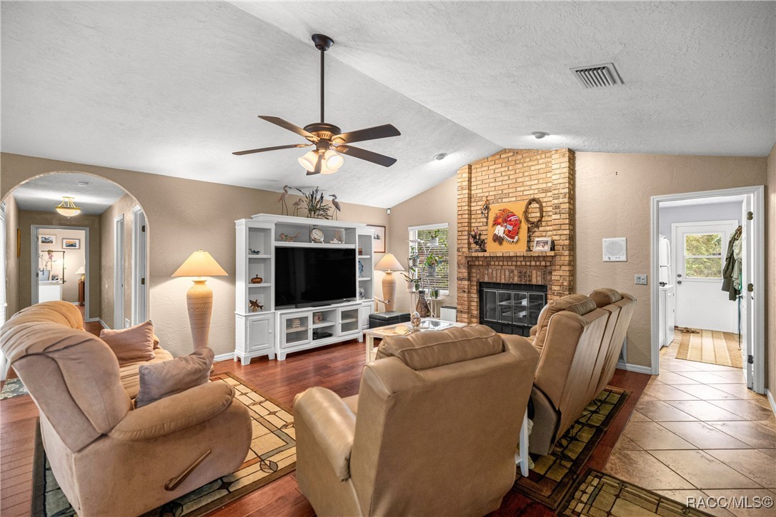 5209 N Red Ribbon Point