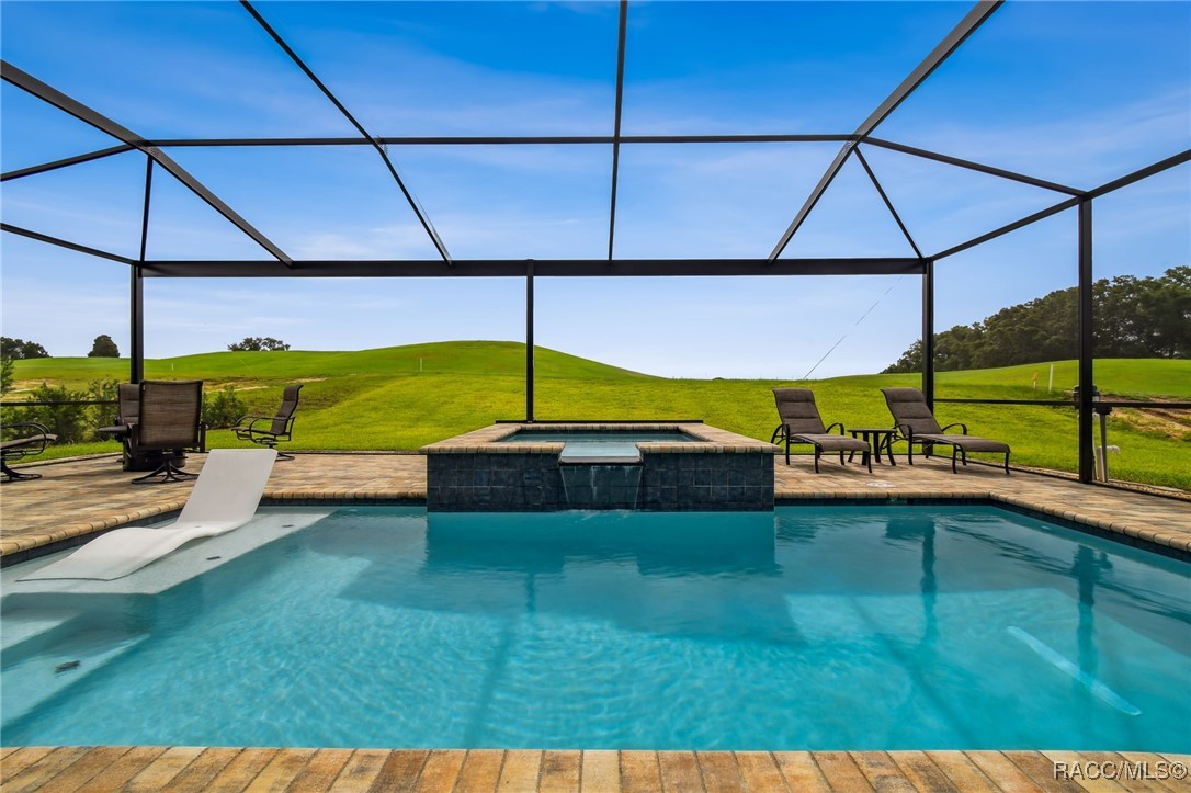 2406 N Peakview Loop