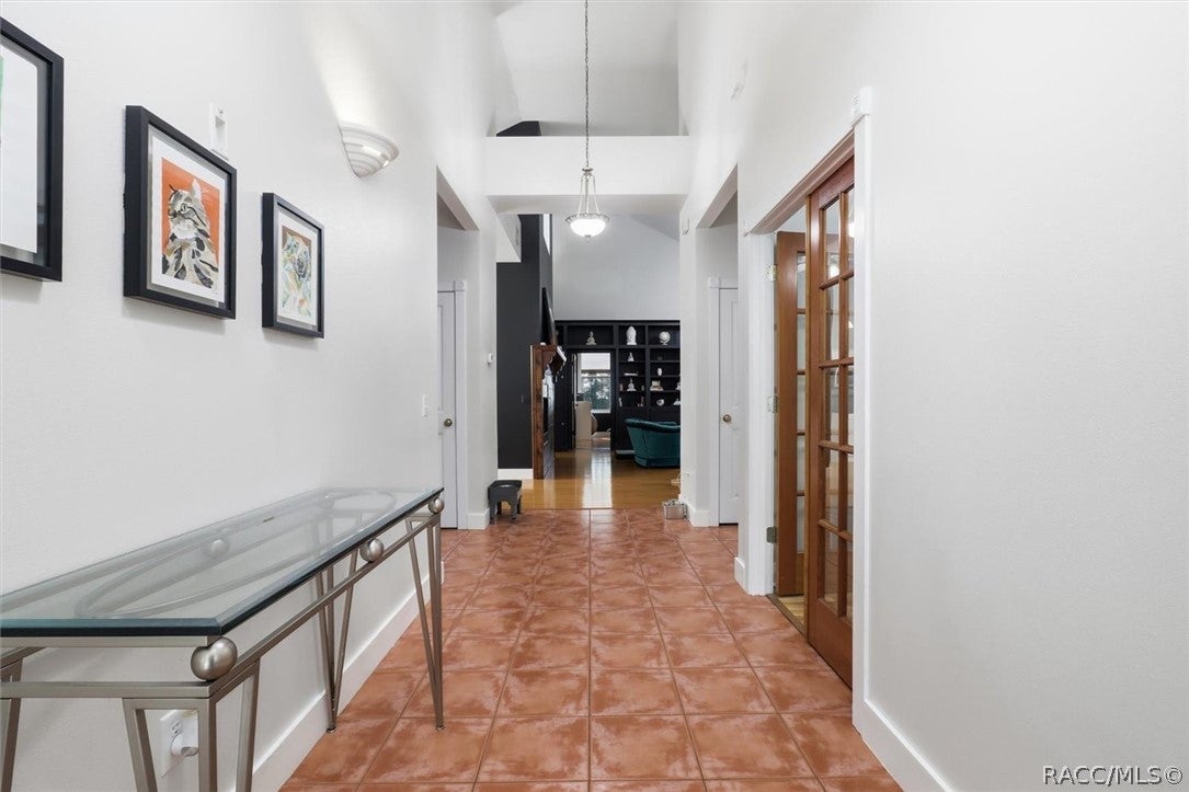 2113 W Cindy Lane