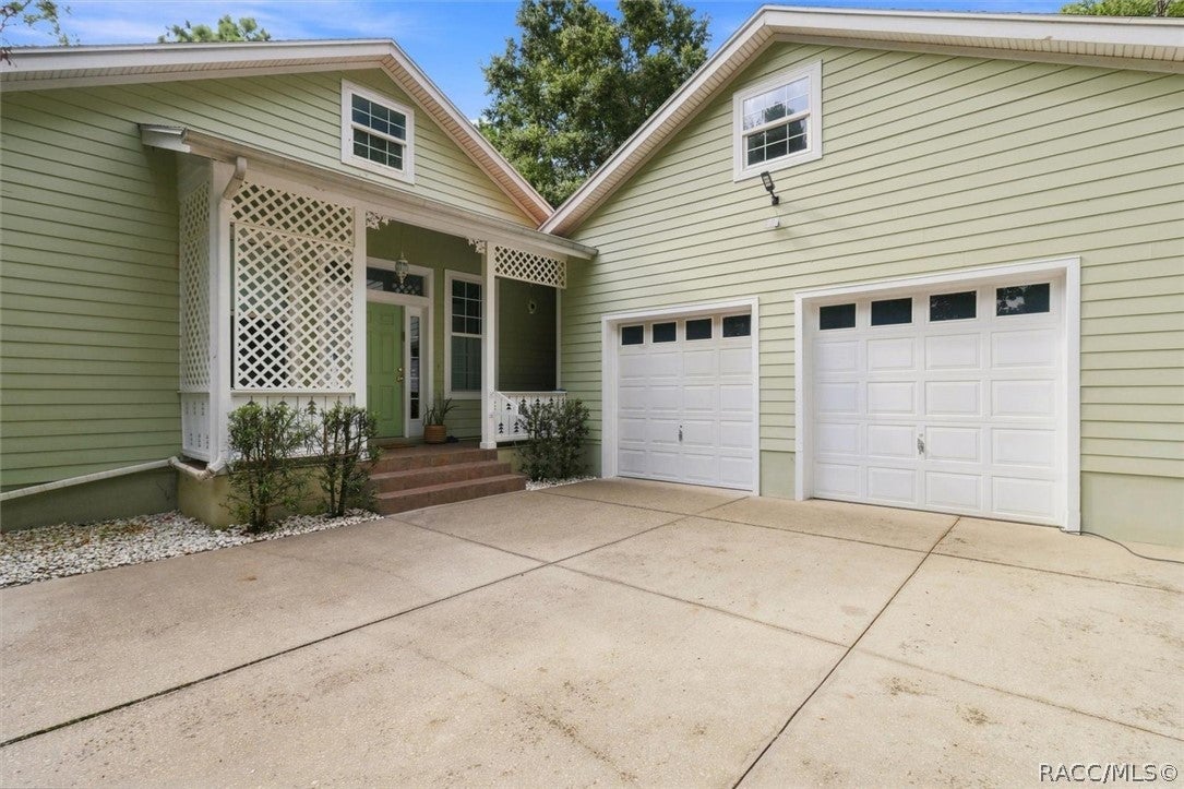 2113 W Cindy Lane